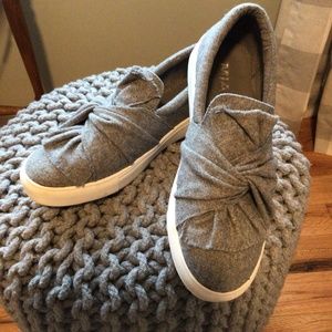 MIA Slip-On Sneakers in Grey Size 8.5